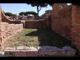 03787 ostia - regio i - insula ii - caseggiato del termopolio (i,ii,5) - raum 1 - via della case di diana - bli ri sueden - 09-2022.jpg